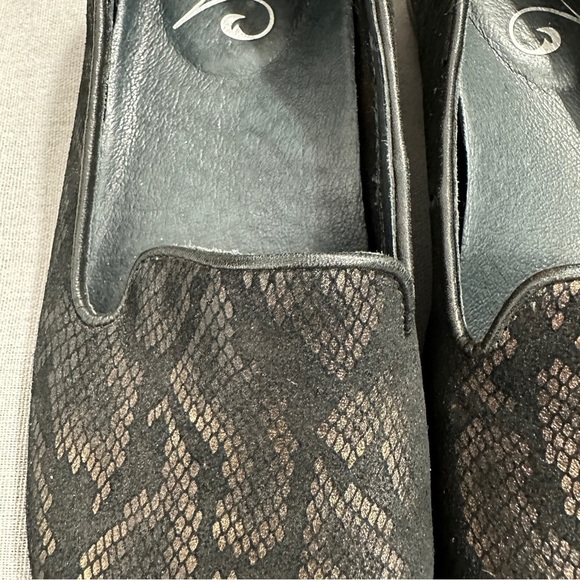 Sz. 36 Dansko Olivia black/gold snake print loafers, comfort, walking, slip-on - Picture 4 of 13